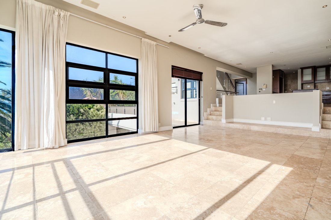 Townhouse in Cape Town, Western Cape, South Africa 5 - 18015057