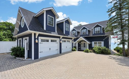House in Tiny, Ontario, Canada 1
