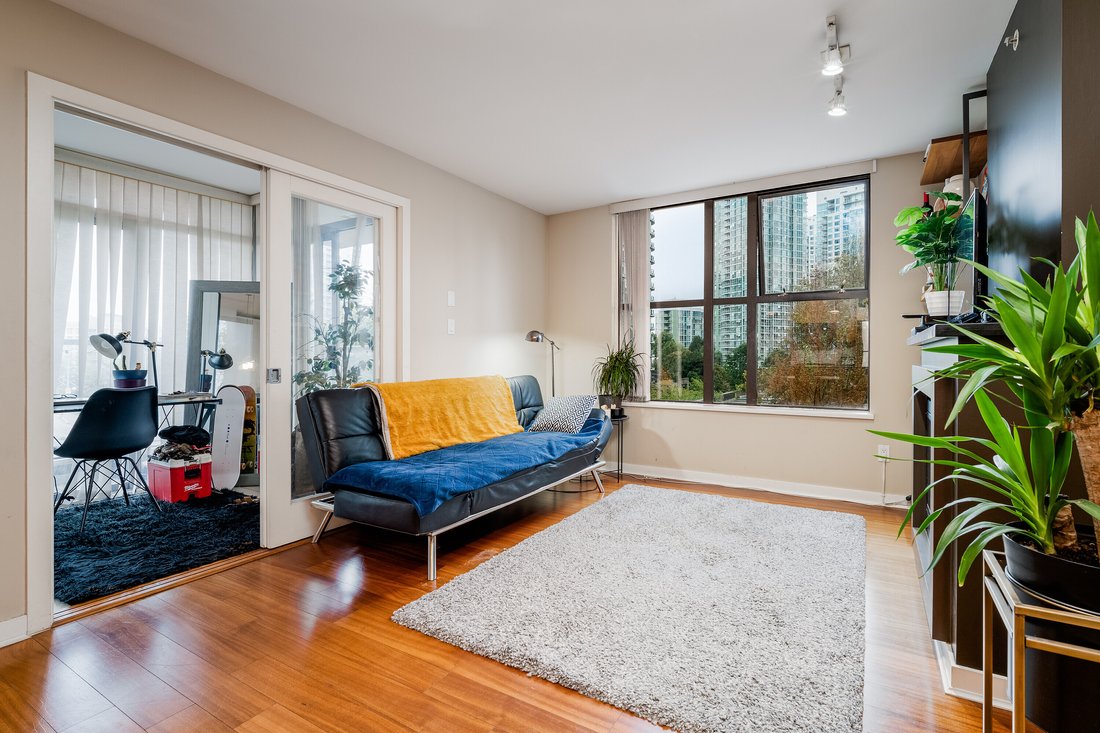 Condo in Vancouver, British Columbia, Canada 1 - 18487780