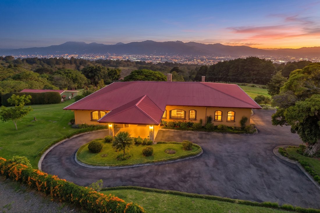 Estate in Montecito, Heredia Province, Costa Rica 1 - 14221693