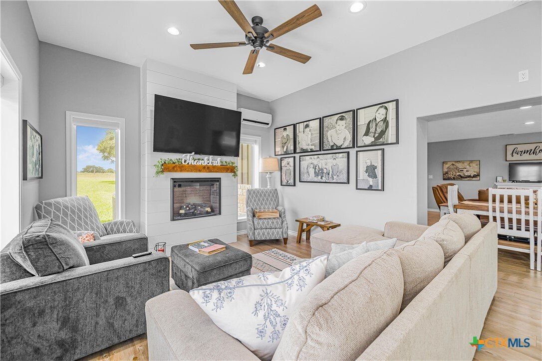 House in Yoakum, Texas, United States 4 - 18485198