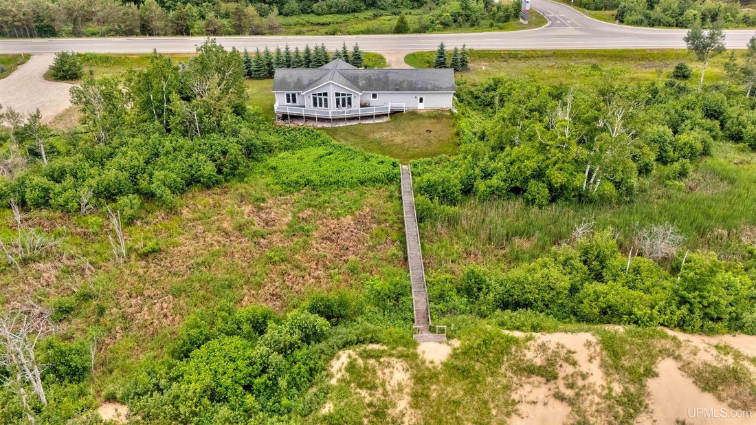 House in Manistique, Michigan, United States 4 - 18485370