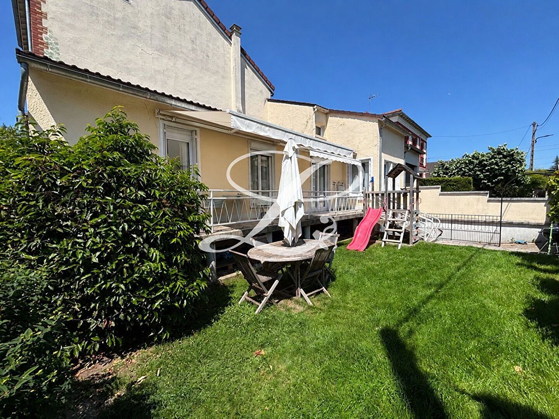 House in Sud, Le Mesnil-le-Roi, France 1 - 18483656