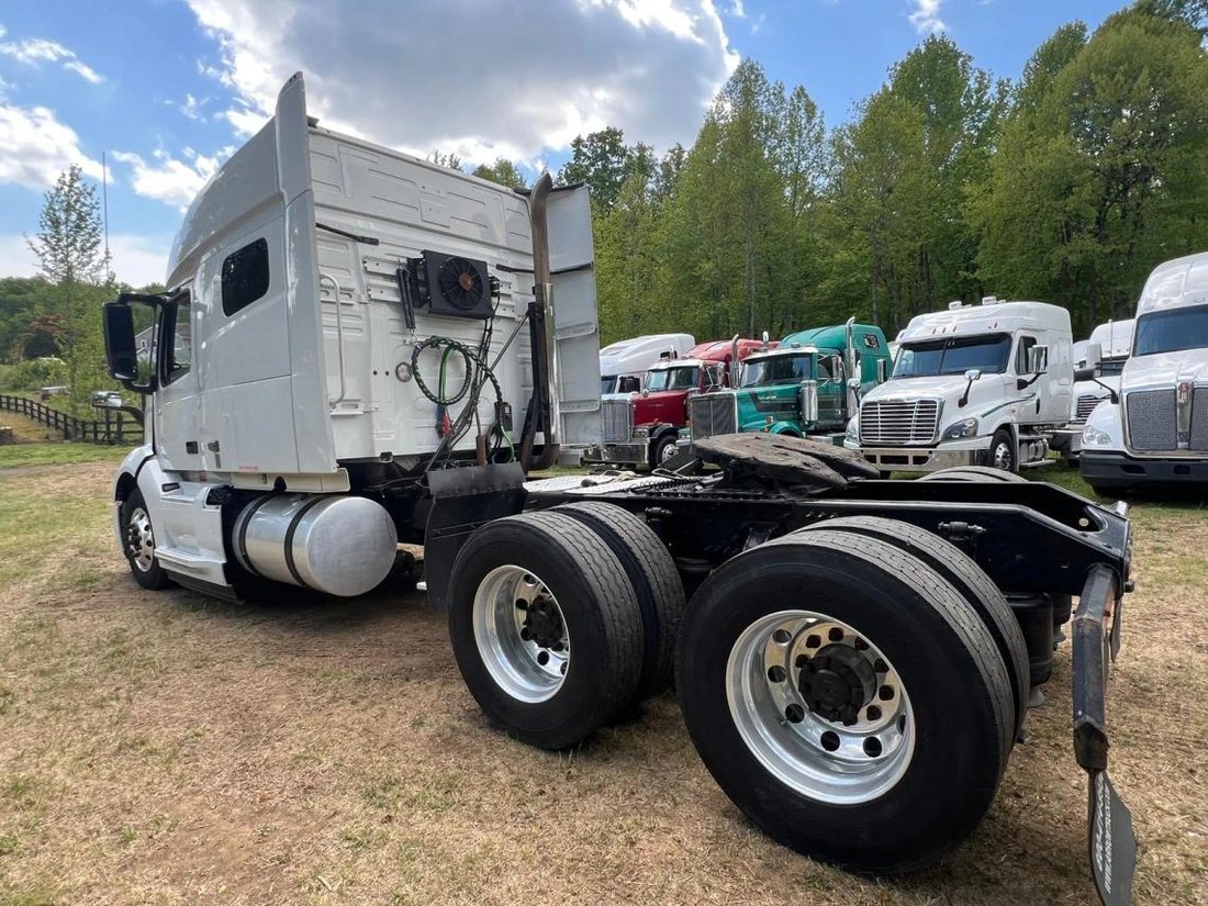 2019 Volvo Commercial VNL VNL 300 Day Cab in Fredericksburg, VA, United States 4 - 18487083
