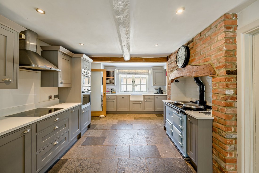 House in Hertfordshire, England 4 - 18483219