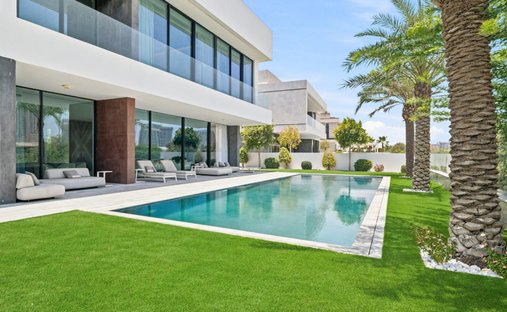 Villa in Hadaeq Sheikh Mohammed Bin Rashid, Dubai, United Arab Emirates 1