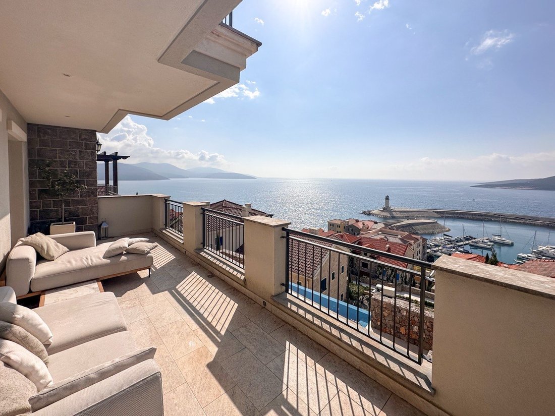 Apartment in Milovići, Tivat Municipality, Montenegro 2 - 18488478