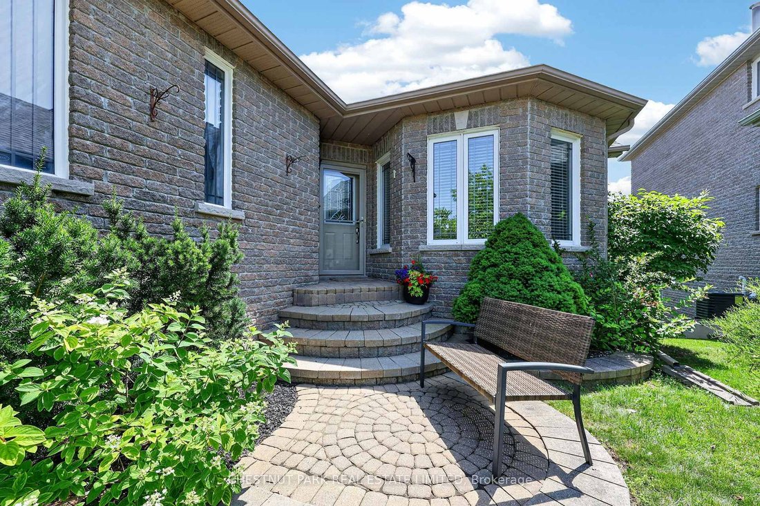 House in Barrie, Ontario, Canada 2 - 18488714