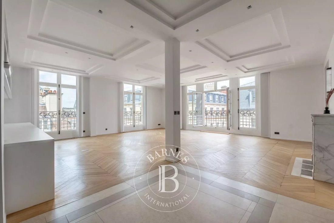 Apartment in Saint Thomas d'Aquin, Paris 7e Arrondissement, Paris 1 - 18488530