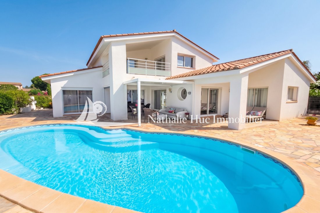Villa in Saint-Cyprien, Occitania, France 1 - 18484105