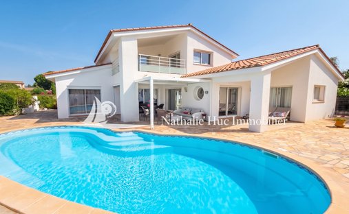 Villa in Saint-Cyprien, Occitania, France 1