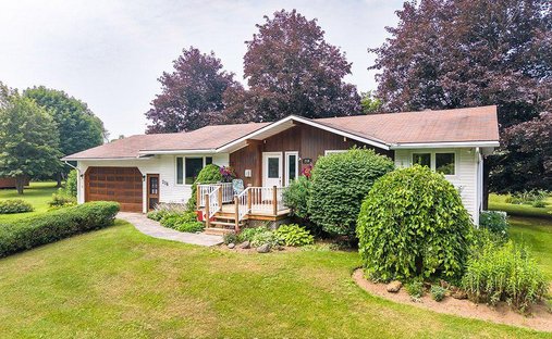 House in The Blue Mountains, Ontario, Canada 1
