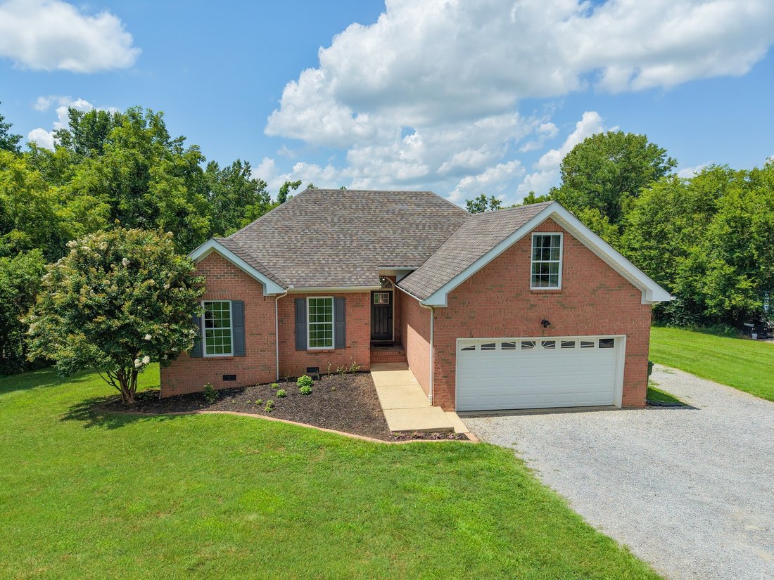 House in Bon Aqua, Tennessee, United States 1 - 18488401