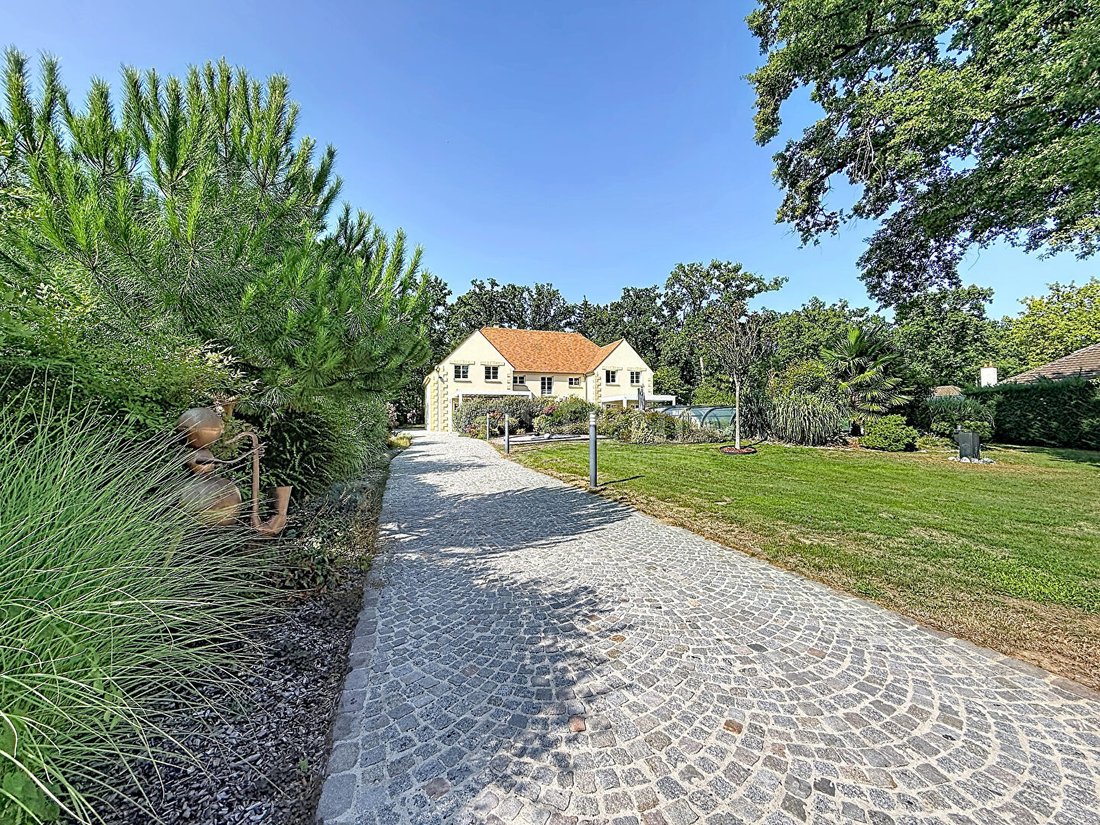 House in Ouest, Lamorlaye, France 1 - 18488474