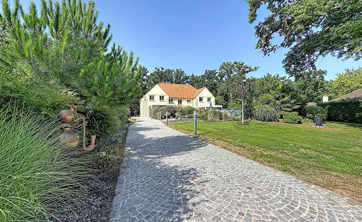 House in Ouest, Lamorlaye, France 1