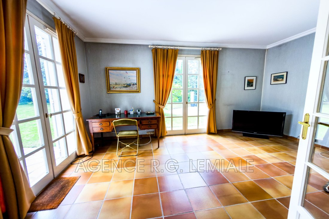 Villa in Charlemagne, Maisons-Laffitte, France 3 - 17991454