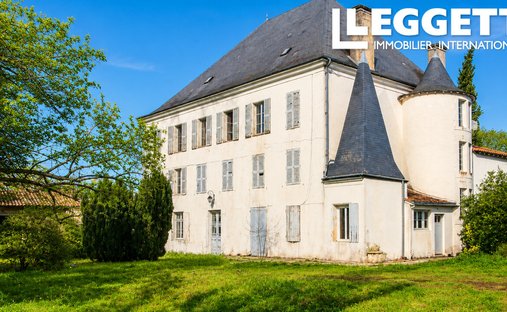 Castle in Les Gours, Nouvelle-Aquitaine, France 1