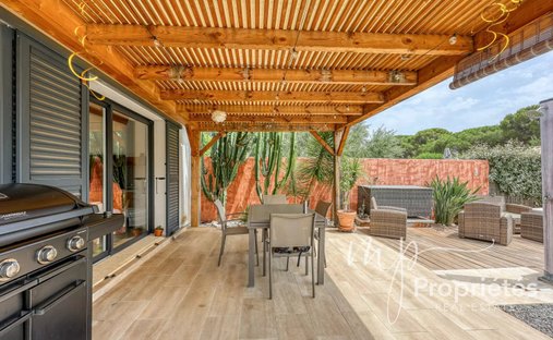 House in Sud Ouest, Bormes-les-Mimosas, France 1