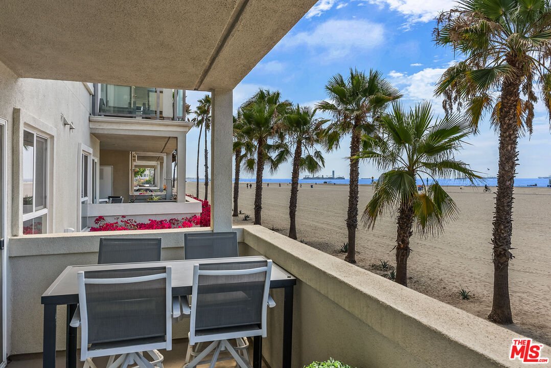 Condo in Signal Hill, California, United States 3 - 18488585