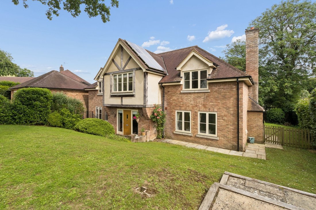 House in Berkhamsted, England 1 - 16960119