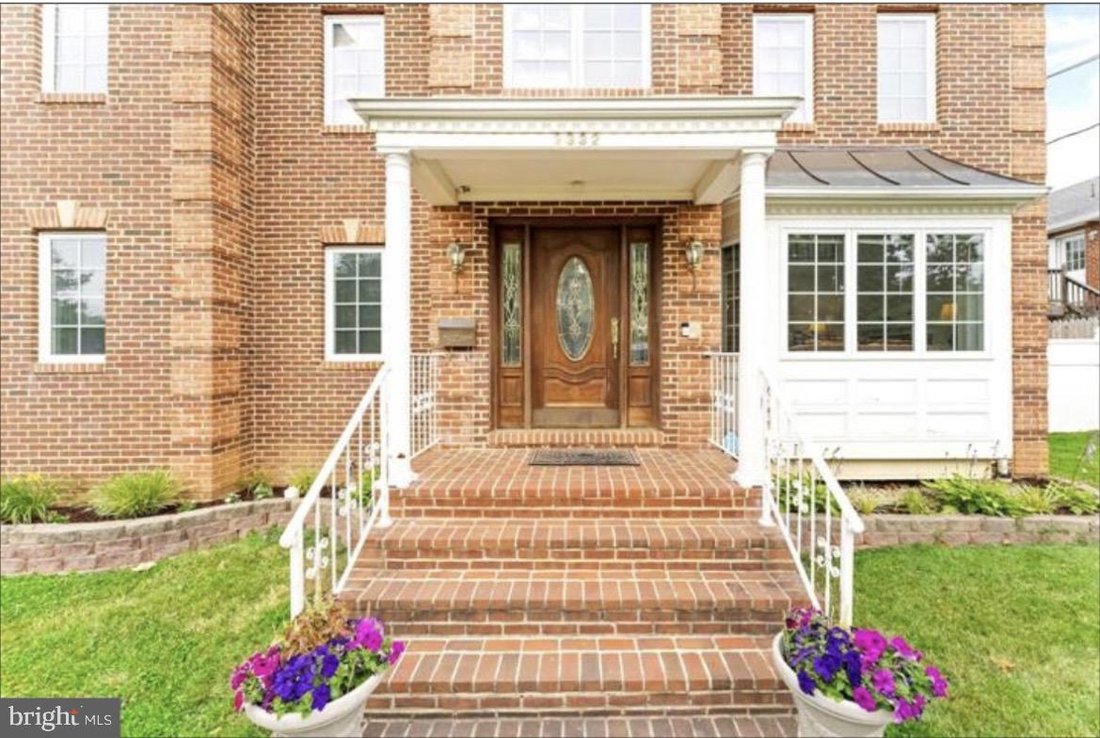 House in Idylwood, Virginia, United States 3 - 18488584
