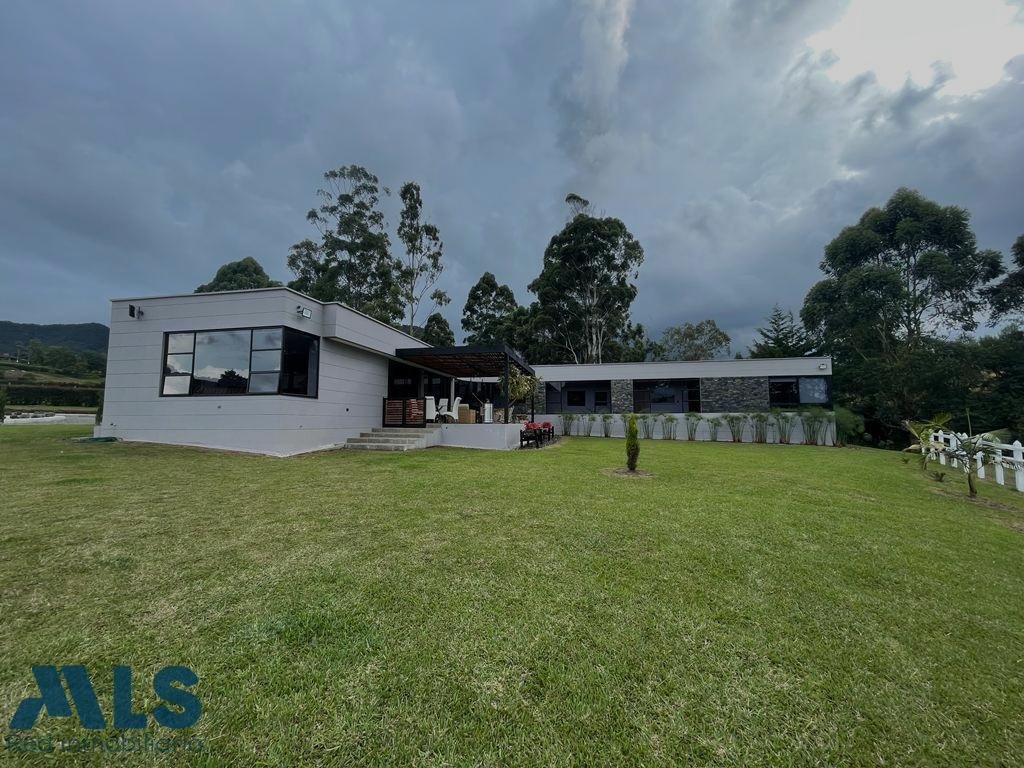 Finca in El Carmen, Carmen de Viboral, Colombia 2 - 18488470