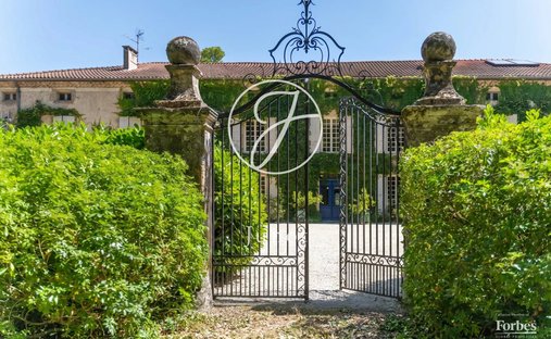 Estate in Faubourg Est-Peraudel, Castres, France 1