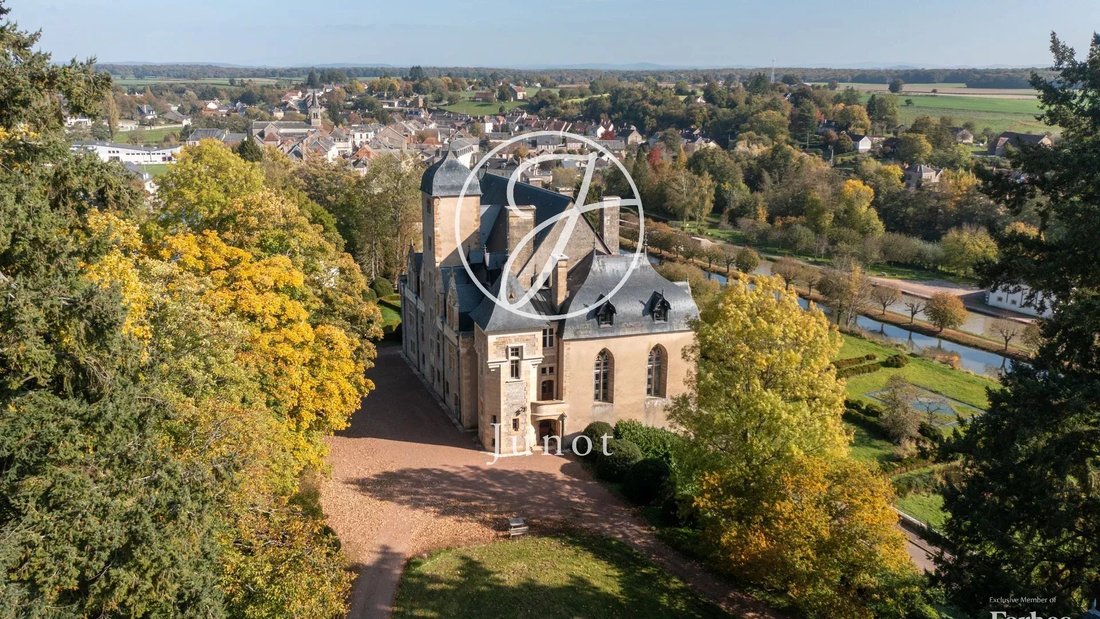 Castle in Chatillon-en-Bazois, Bourgogne – Franche-Comté, France 2 - 18488589