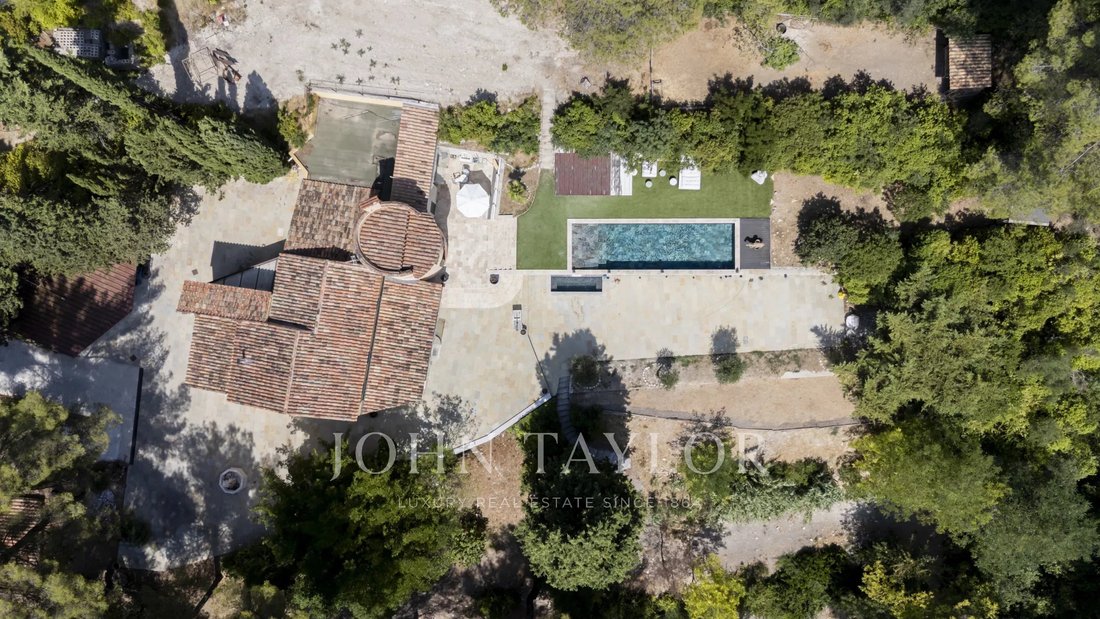 Estate in Golf-Embus-Enco de Botte-Bellons, Allauch, France 2 - 18488558
