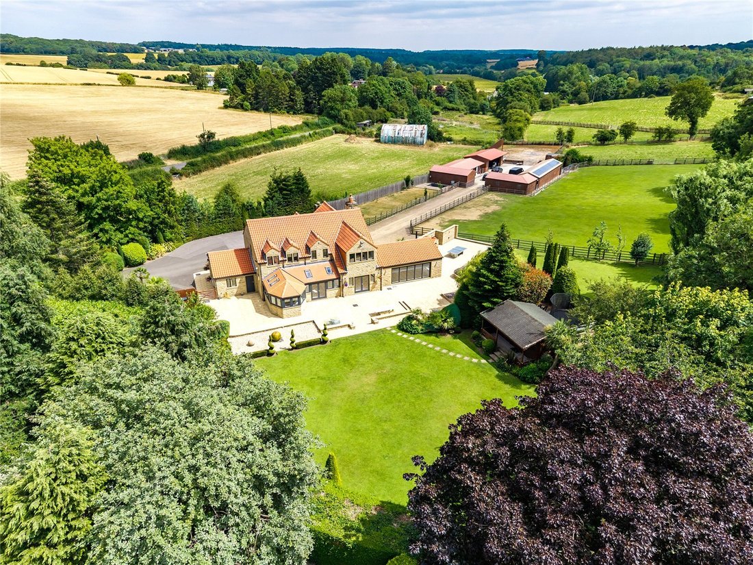 House in Barwick In Elmet, Leeds, England 2 - 16417370