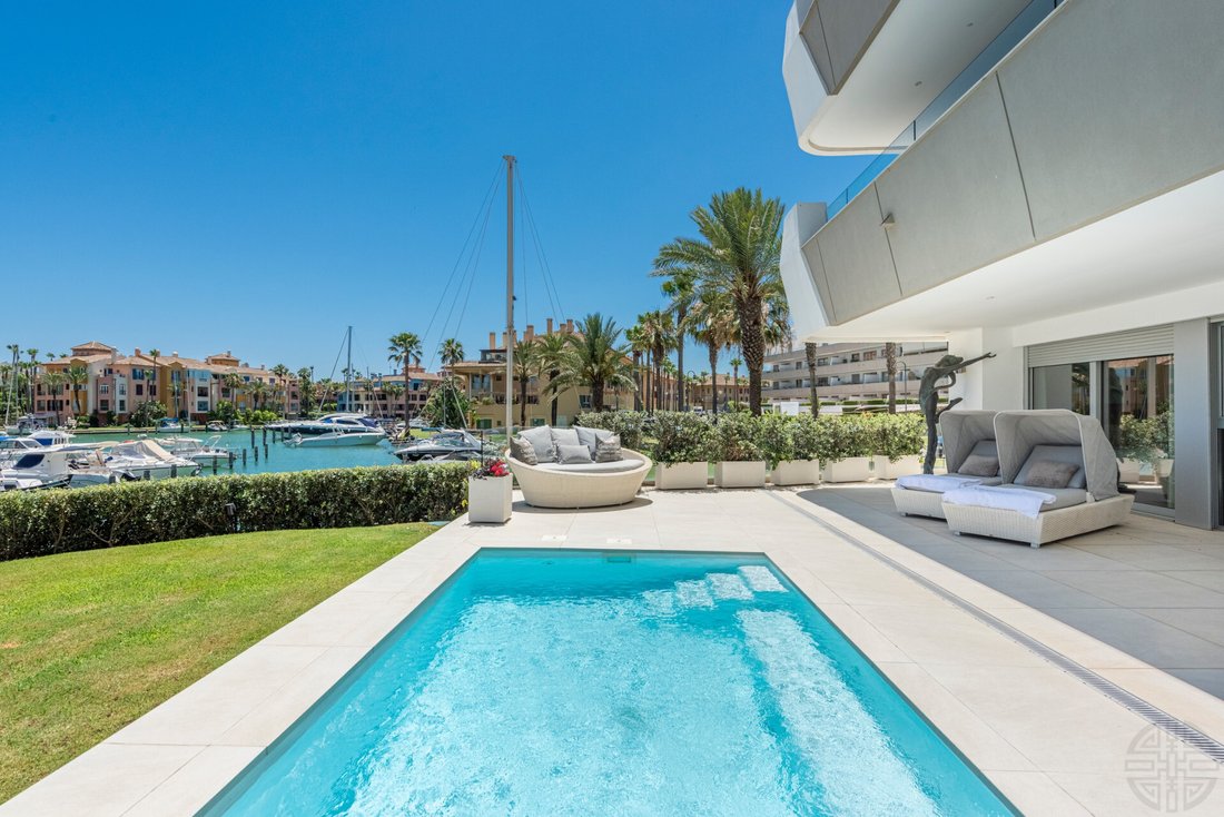 Apartment in Sotogrande, San Roque, Andalusia 1 - 18488529