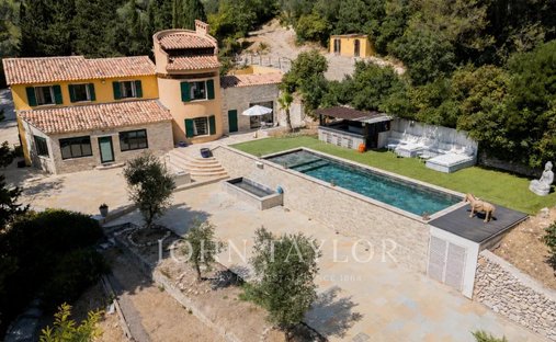 Estate in Golf-Embus-Enco de Botte-Bellons, Allauch, France 1