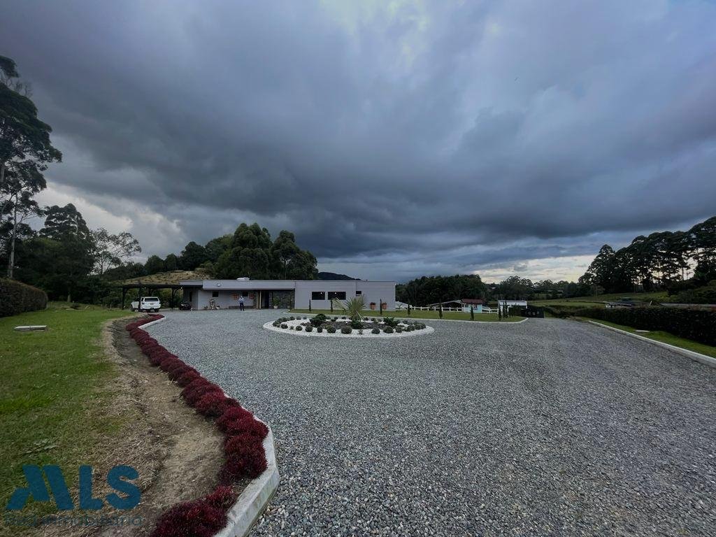 Finca in El Carmen, Carmen de Viboral, Colombia 3 - 18488470