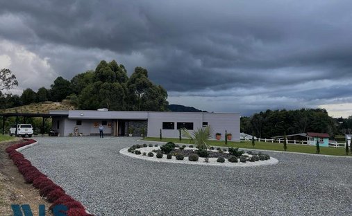Finca in El Carmen, Carmen de Viboral, Colombia 1
