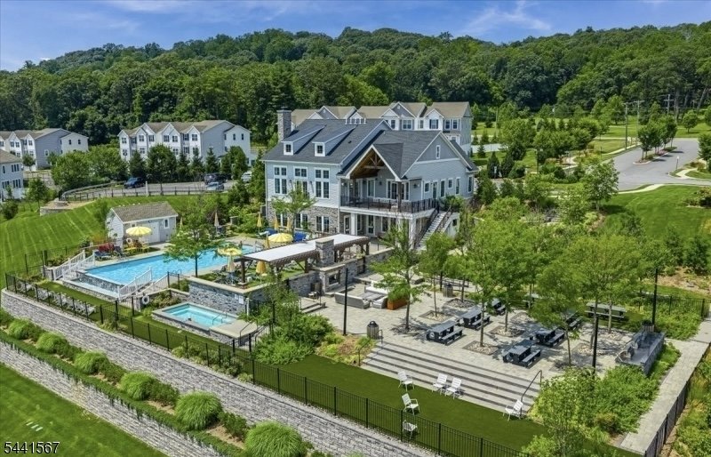 Condo in Cedar Grove, New Jersey, United States 1 - 18488327