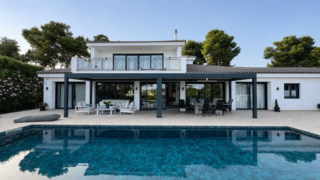 Villa in Sotogrande, San Roque, Andalusia 1 - 18468302