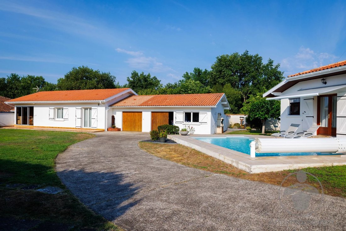 Estate in Parentis-en-Born, Nouvelle-Aquitaine, France 1 - 18488491