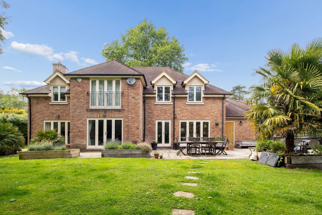 House in Berkhamsted, England 4 - 16960119