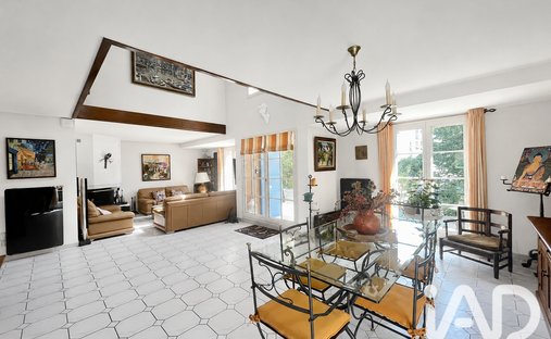 House in Port Ham-Village, Cergy, France 1