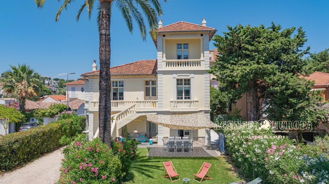 Villa in Vallergues, Cannes, France 1 - 18488913