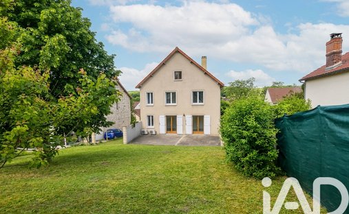 House in Maubuisson-Bourseaux-Saint Prix, Saint-Ouen-l'Aumone, France 1