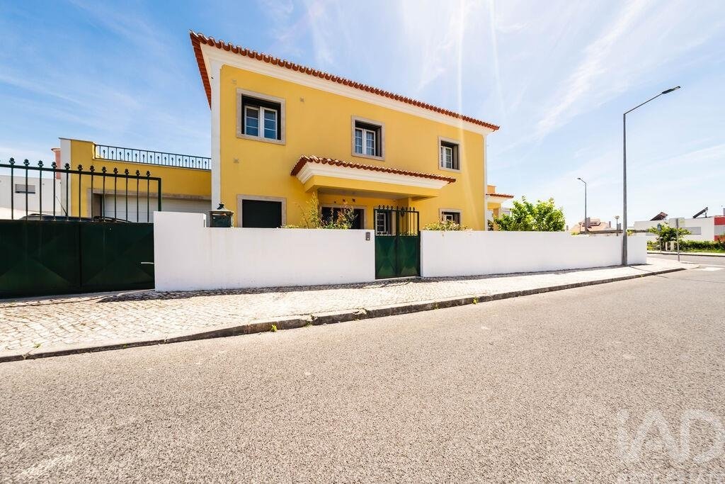 Townhouse in Santo Onofre e Serra do Bouro, Leiria District, Portugal 3 - 18489232