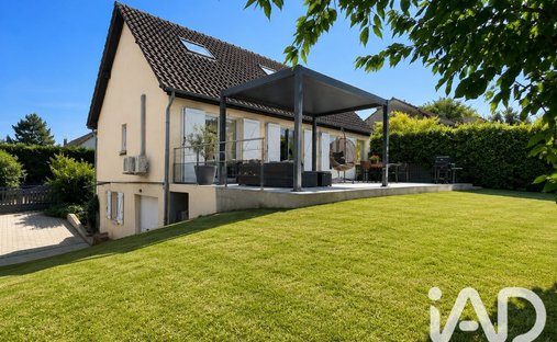 House in Bois Notre Dame, Pontault-Combault, France 1