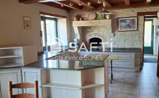 House in Saint-Symphorien, Nouvelle-Aquitaine, France 1