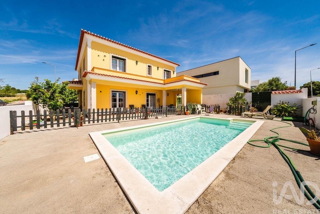 Townhouse in Santo Onofre e Serra do Bouro, Leiria District, Portugal 2 - 18489232