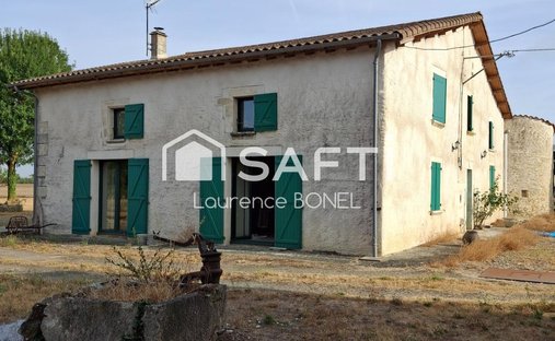 House in Saint-Symphorien, Nouvelle-Aquitaine, France 1