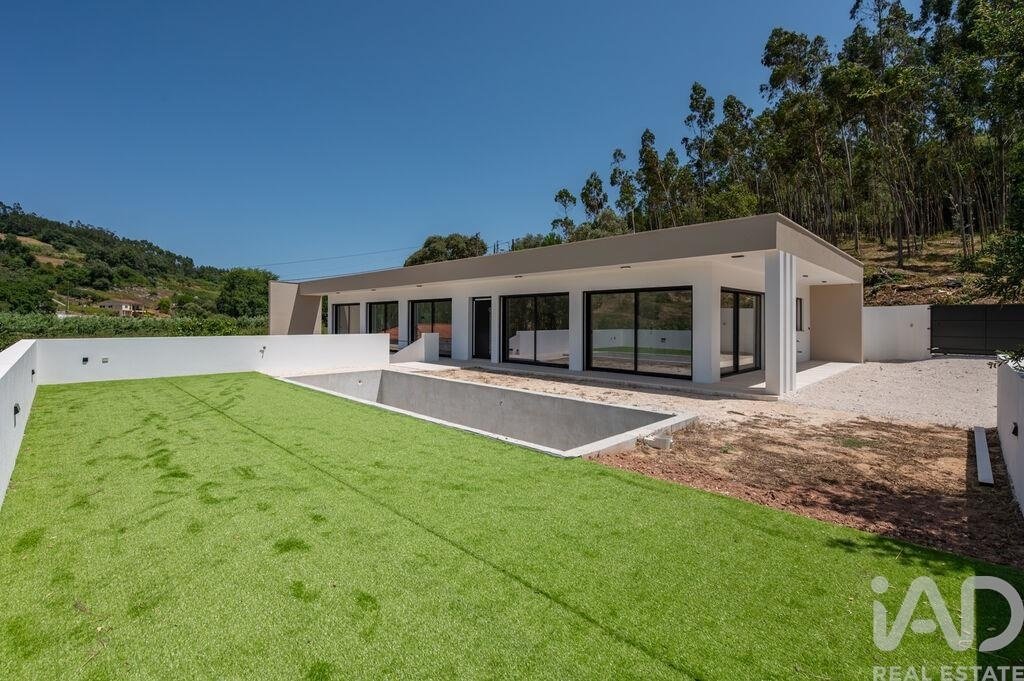 Townhouse in Alvorninha, Leiria District, Portugal 1 - 18489229