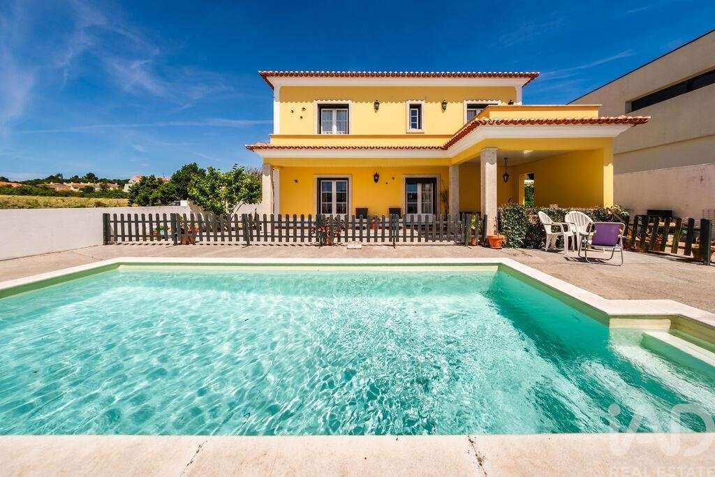 Townhouse in Santo Onofre e Serra do Bouro, Leiria District, Portugal 1 - 18489232