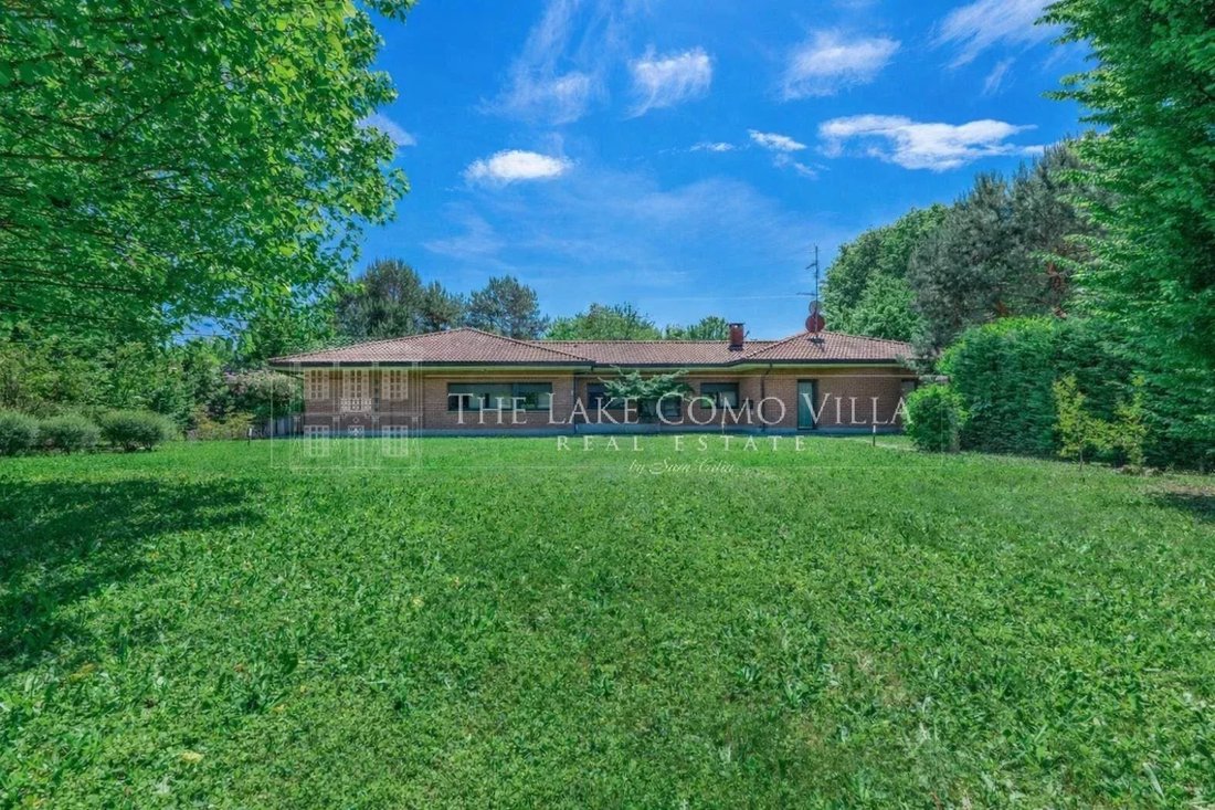 Villa in Bregnano, Lombardy, Italy 1 - 18488859