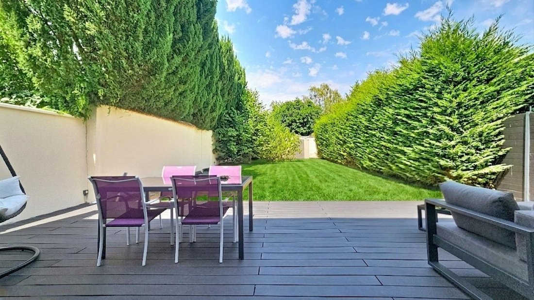 House in Neuilly-Plaisance, Ile-de-France, France 3 - 18489324